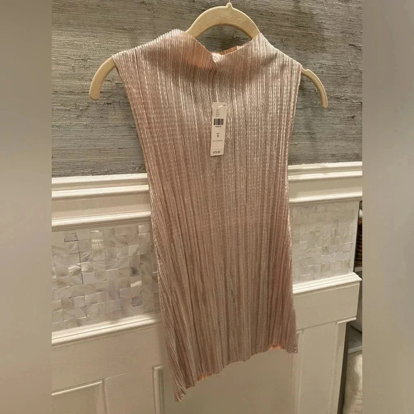 NWT new Anthropologie eri + Ali metallic gold shimmery pleated tank top medium - Picture 7 of 12